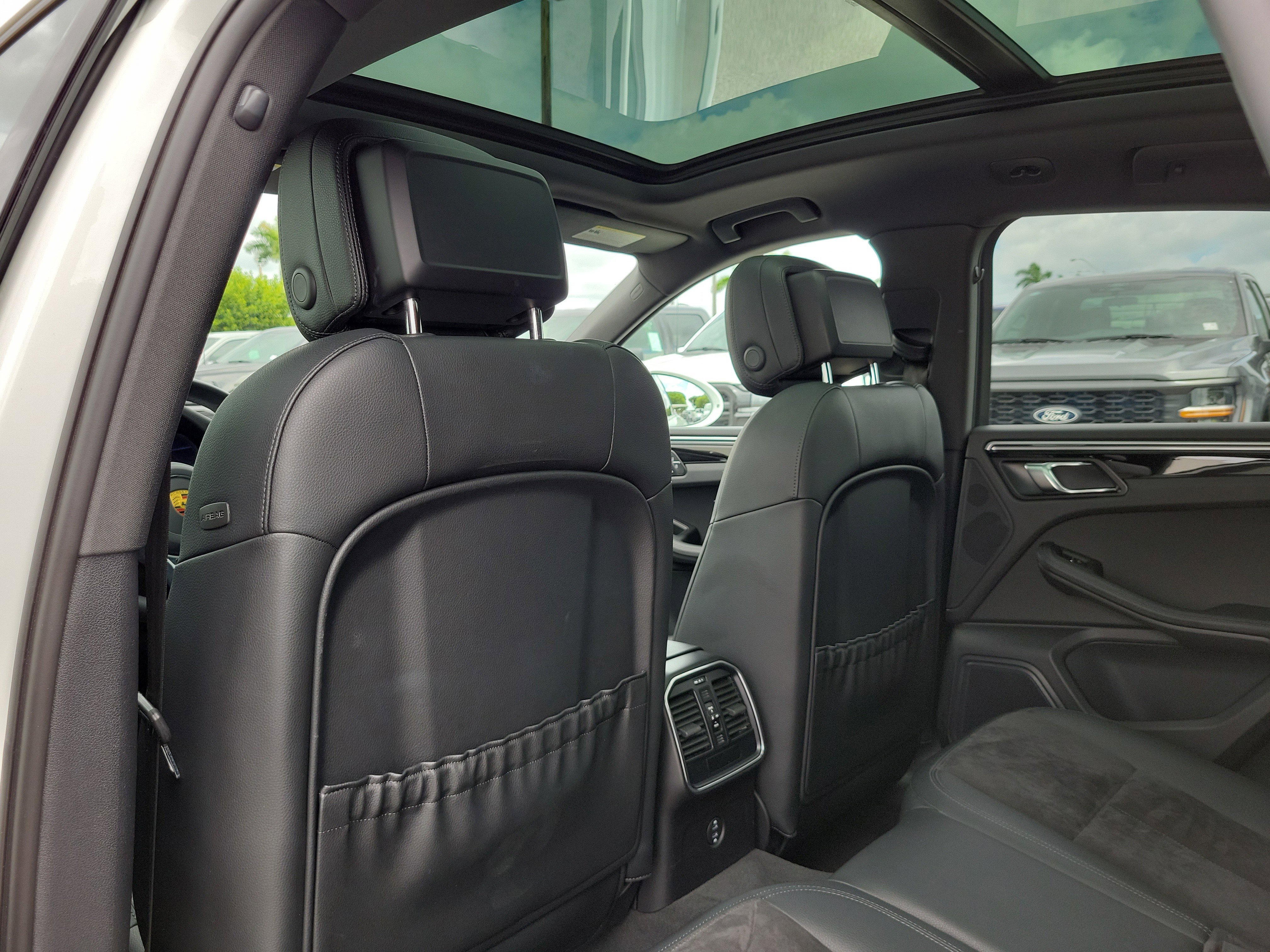 Used 2021 Porsche Macan AWD/4WD image 15