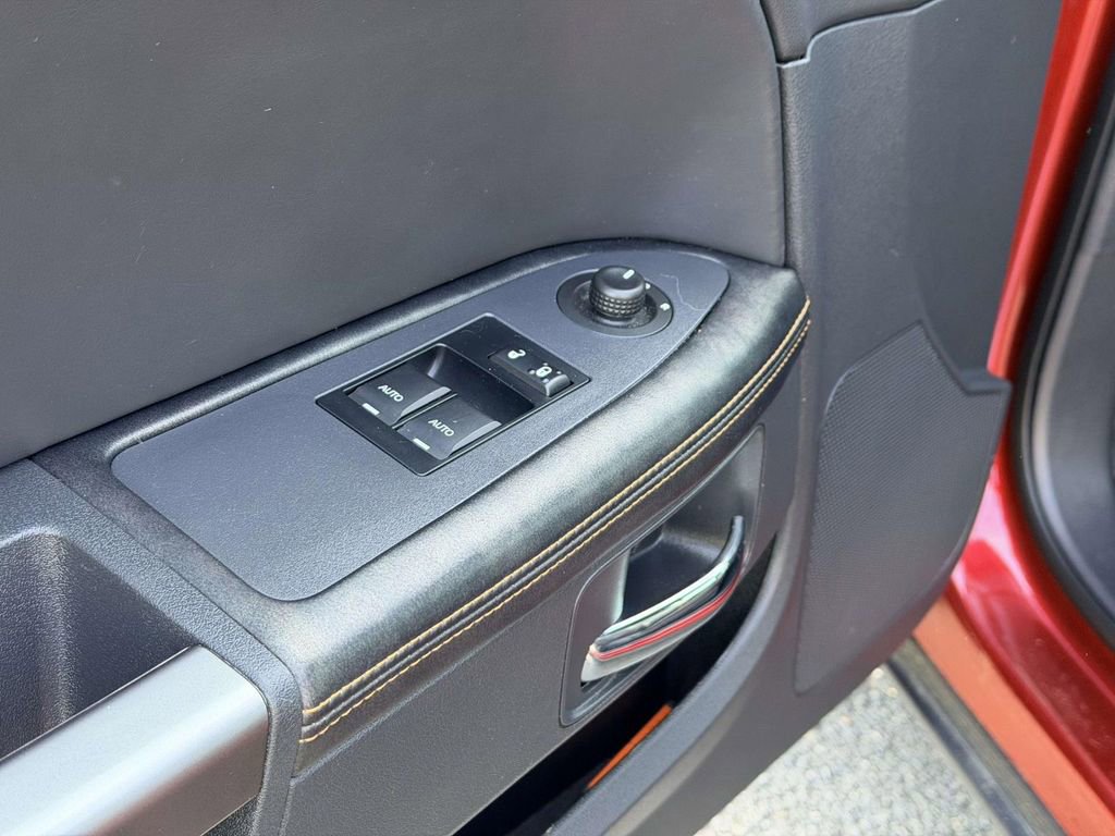 Used 2014 Dodge Challenger SXT image 16