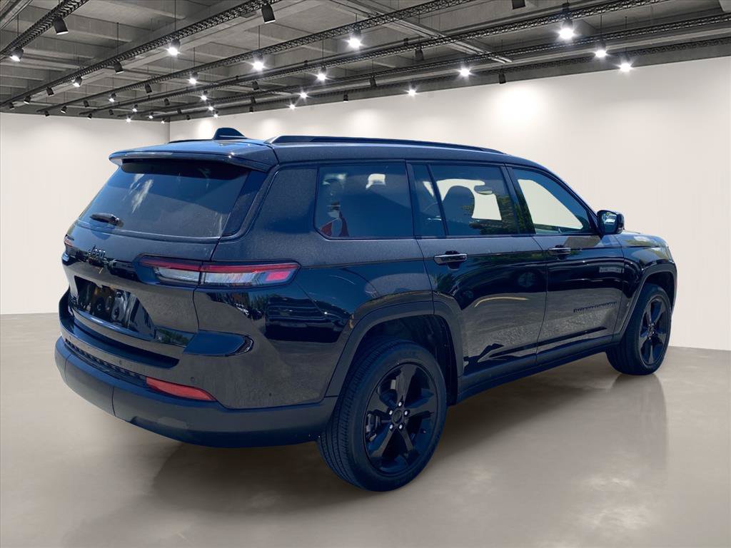 Used 2023 Jeep Grand Cherokee L Laredo AWD/4WD image 7