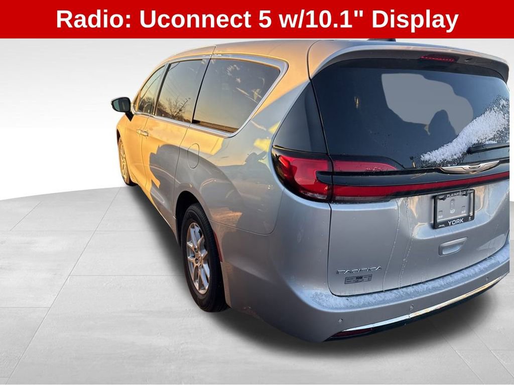 Used 2024 Chrysler Pacifica Touring-L w/ Uconnect Theater Family Group image 3