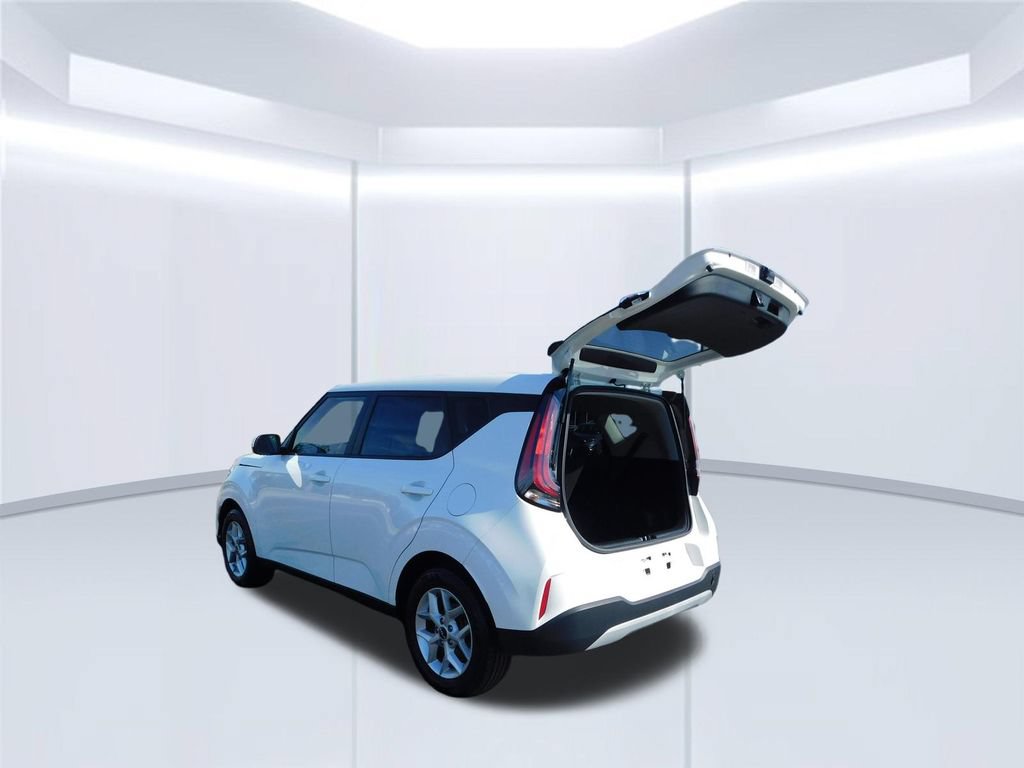 Used 2025 Kia Soul LX w/ LX Technology Package FWD image 20