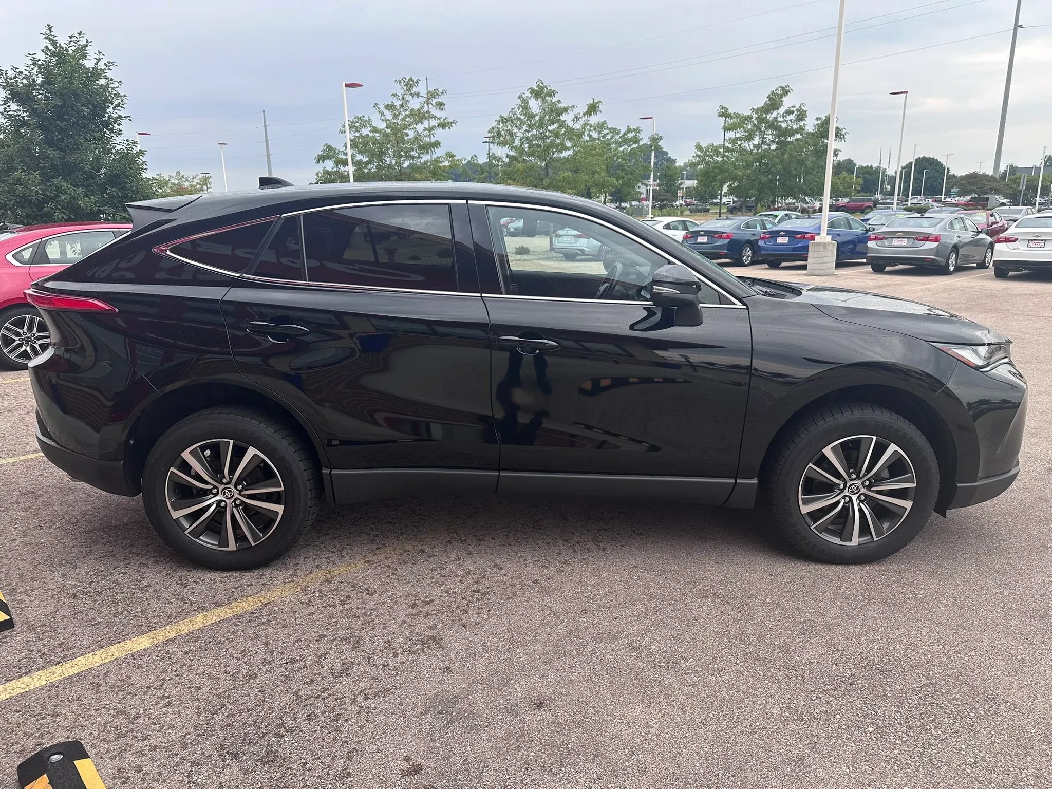 Used 2024 Toyota Venza LE AWD/4WD image 4