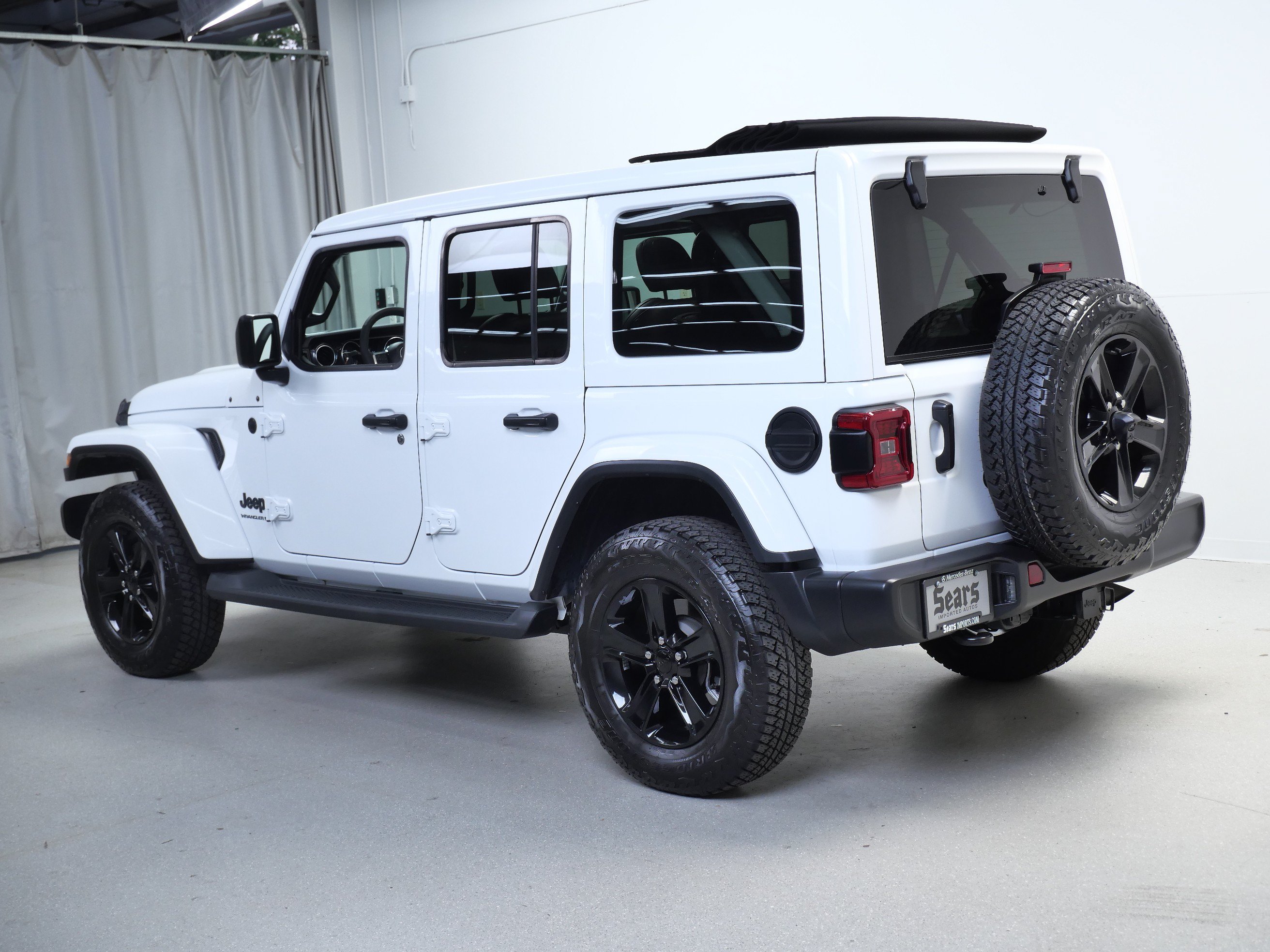 Used 2023 Jeep Wrangler Unlimited Sahara AWD/4WD image 10
