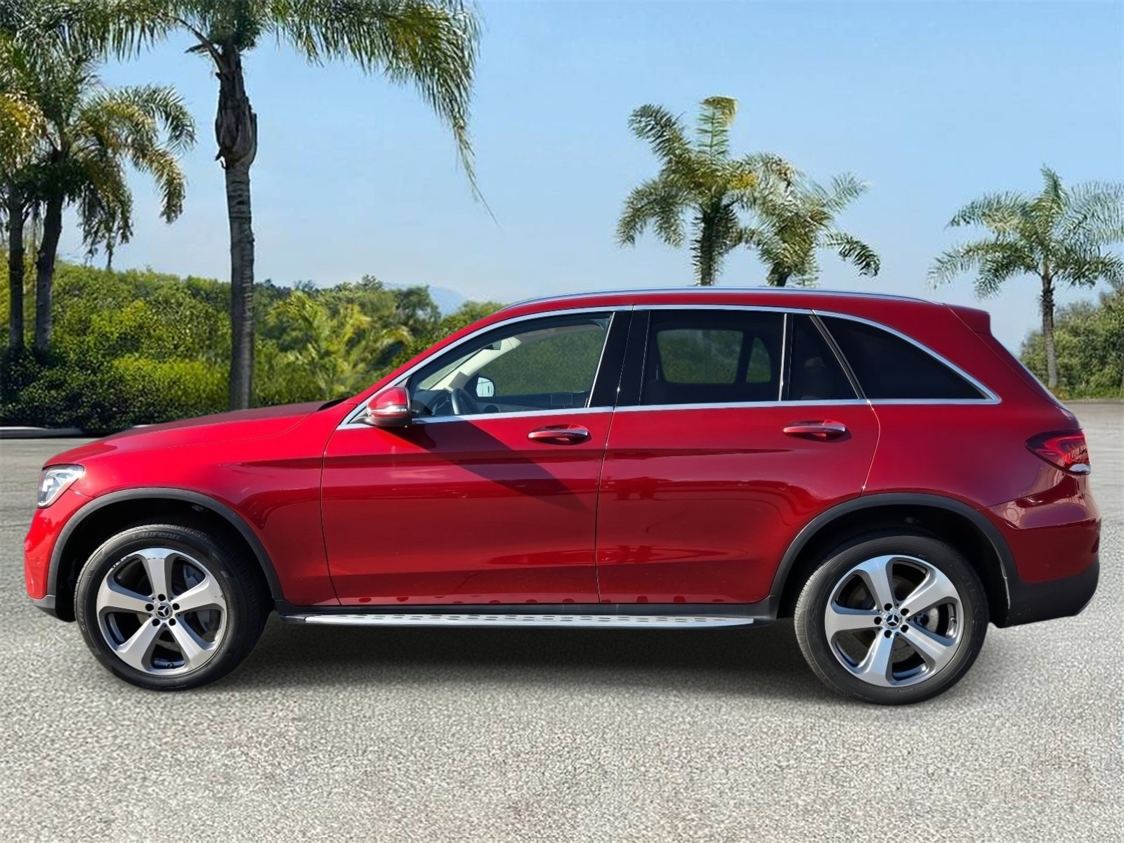 Used 2022 Mercedes-Benz GLC 300 w/ Premium Package Lite image 2