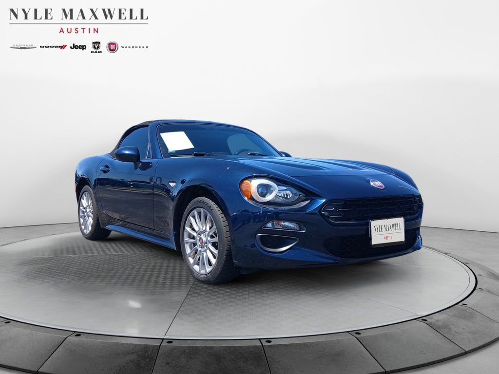 Used 2019 FIAT 124 Spider Classica w/ Technology Group RWD image 2