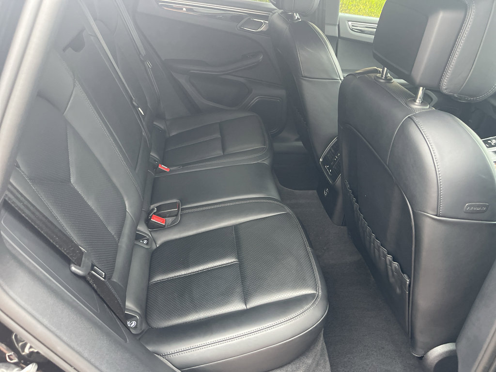 Used 2024 Porsche Macan Turbo image 32