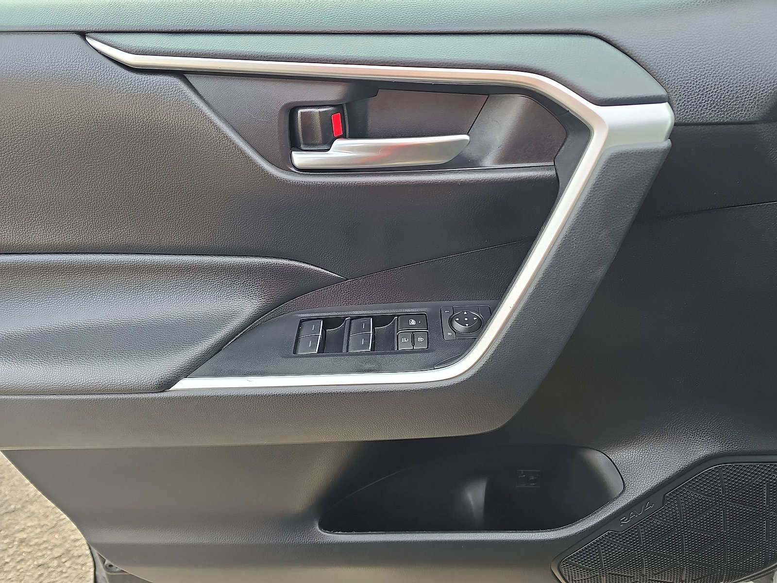 Used 2024 Toyota RAV4 AWD Hybrid image 12