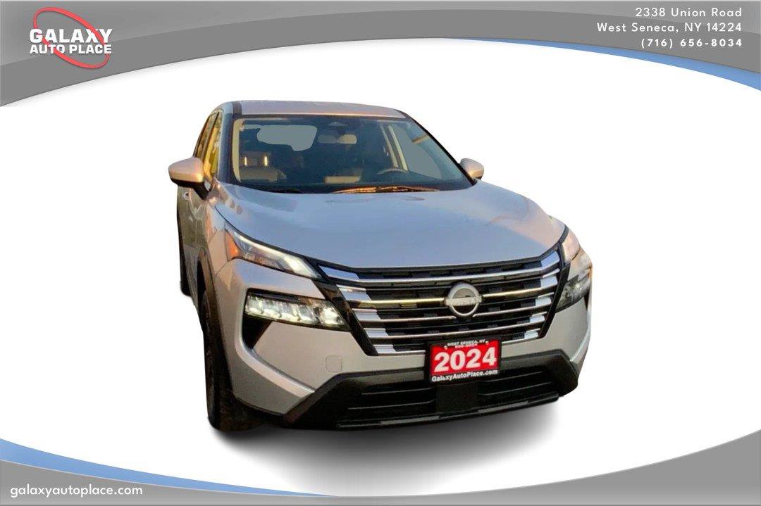 Used 2024 Nissan Rogue SV AWD/4WD image 3