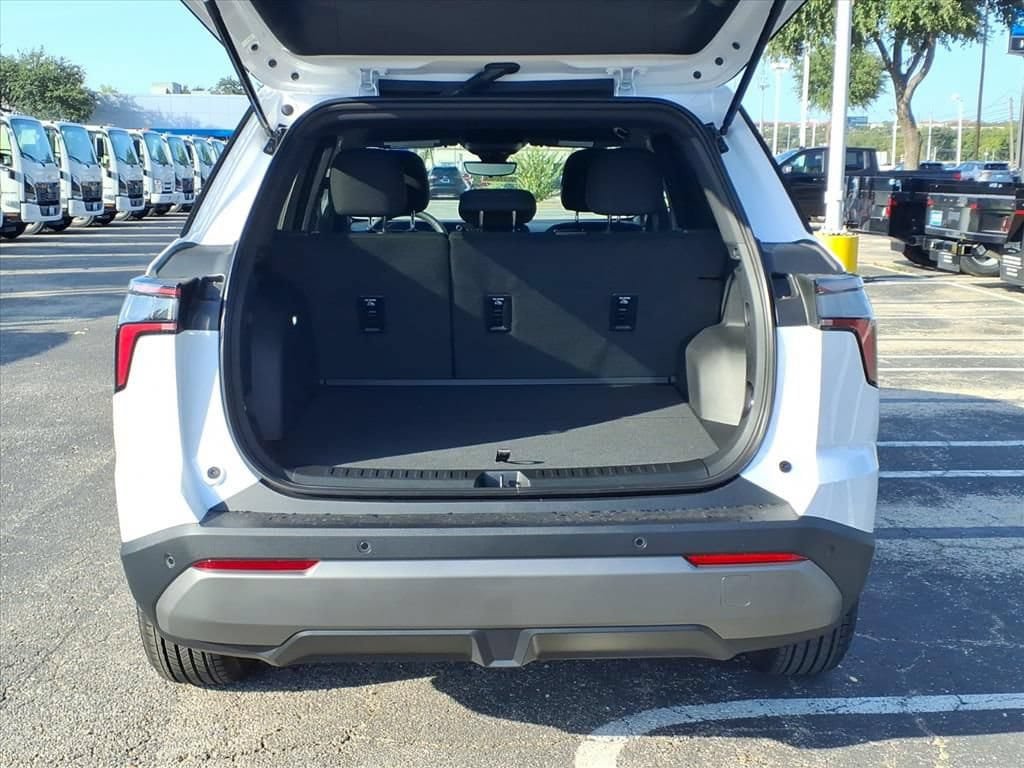 New 2027 Chevrolet Equinox LT w/ Safety and Technology Package AWD/4WD image 12