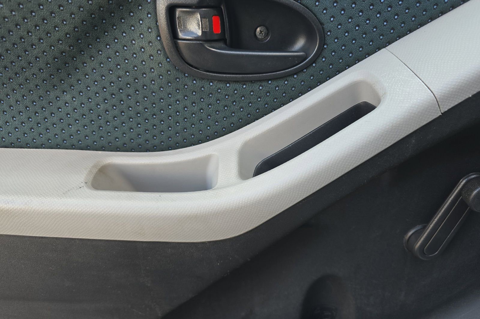 Used 2007 Toyota Yaris 2-Door Hatchback FWD image 11