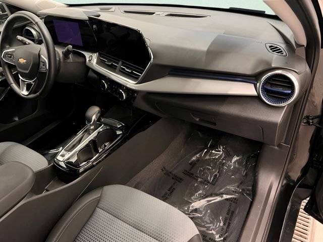 Certified 2025 Chevrolet Trax LT w/ LT Convenience Package FWD image 11