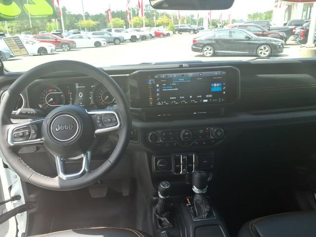 Used 2025 Jeep Wrangler Sahara image 11