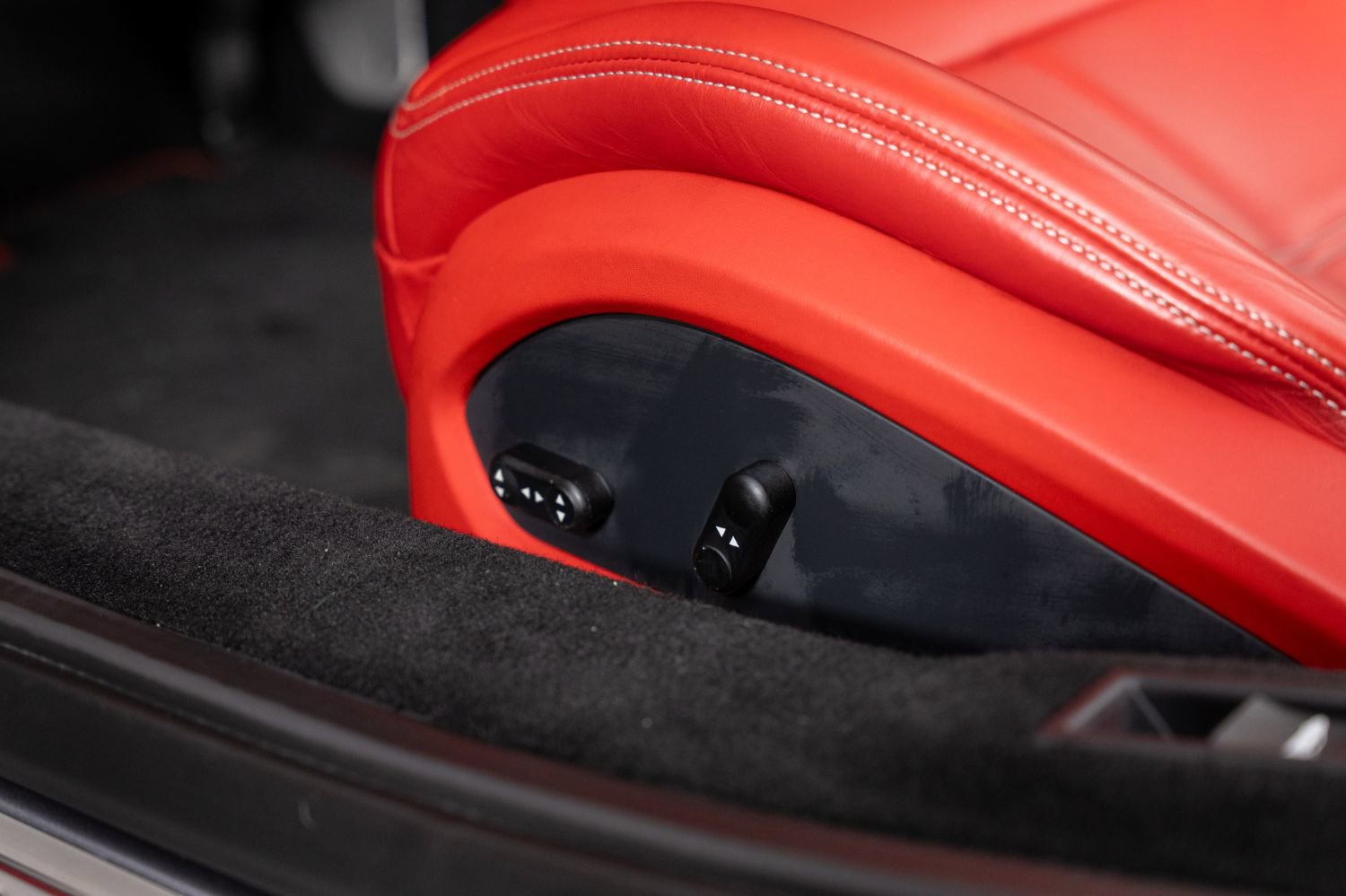 Used 2019 Ferrari 488 Spider image 30