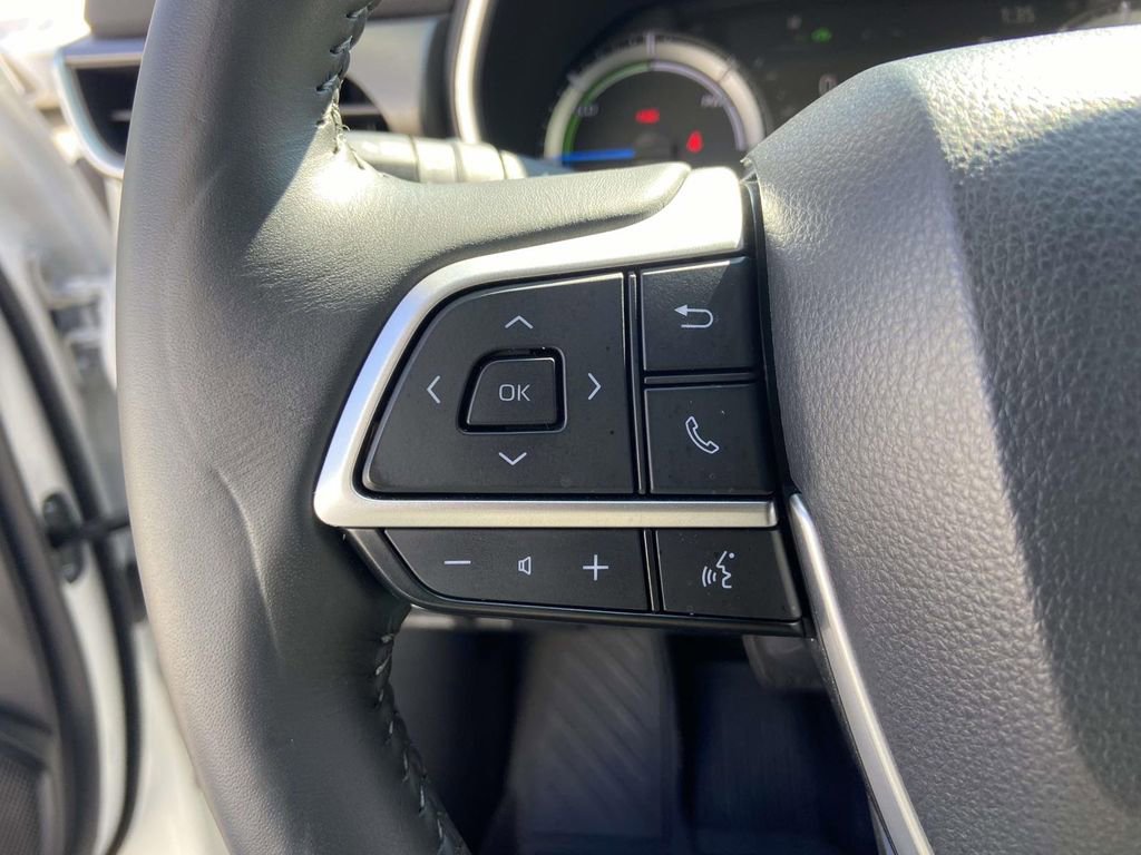 Used 2025 Toyota Highlander XLE image 31