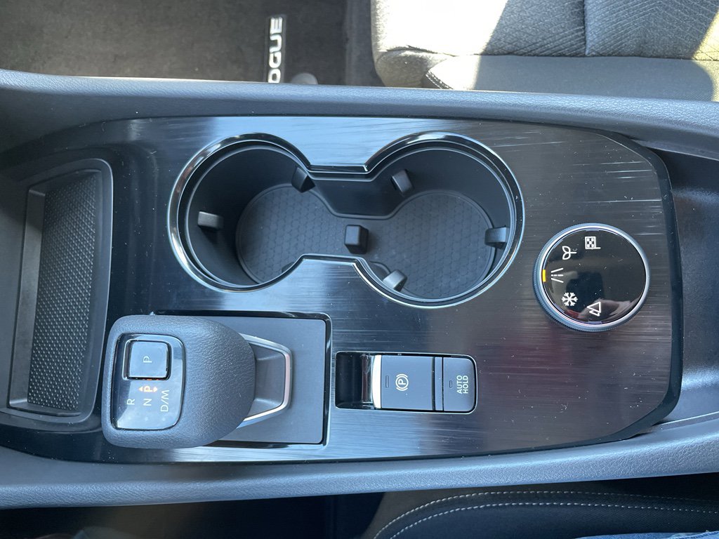 Certified 2025 Nissan Rogue SV image 28