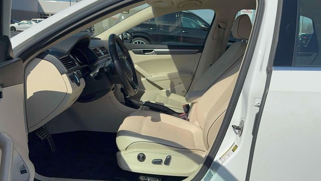 Used 2017 Volkswagen Passat 1.8T R-Line image 15