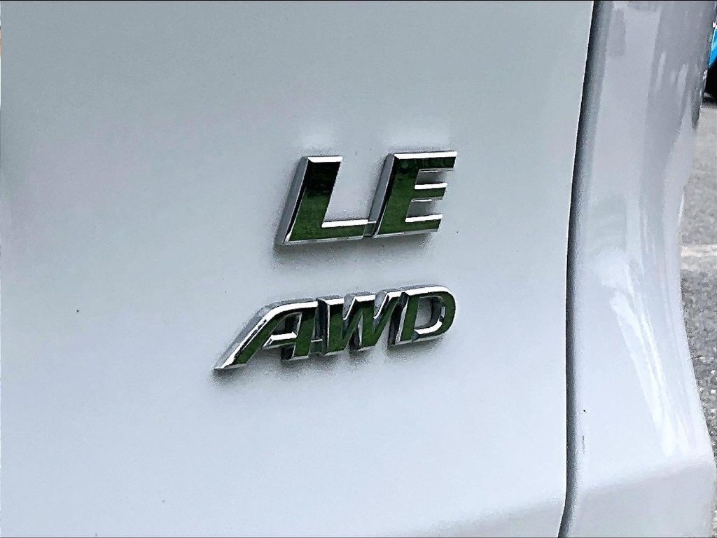 Used 2025 Toyota RAV4 LE AWD/4WD image 29