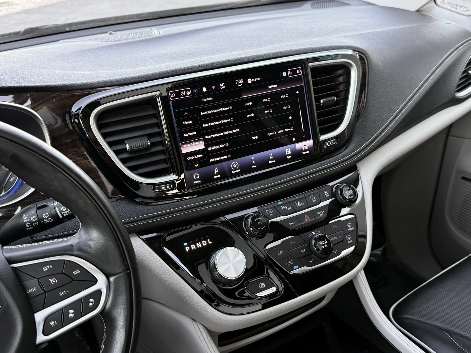 Used 2022 Chrysler Pacifica Limited FWD image 46