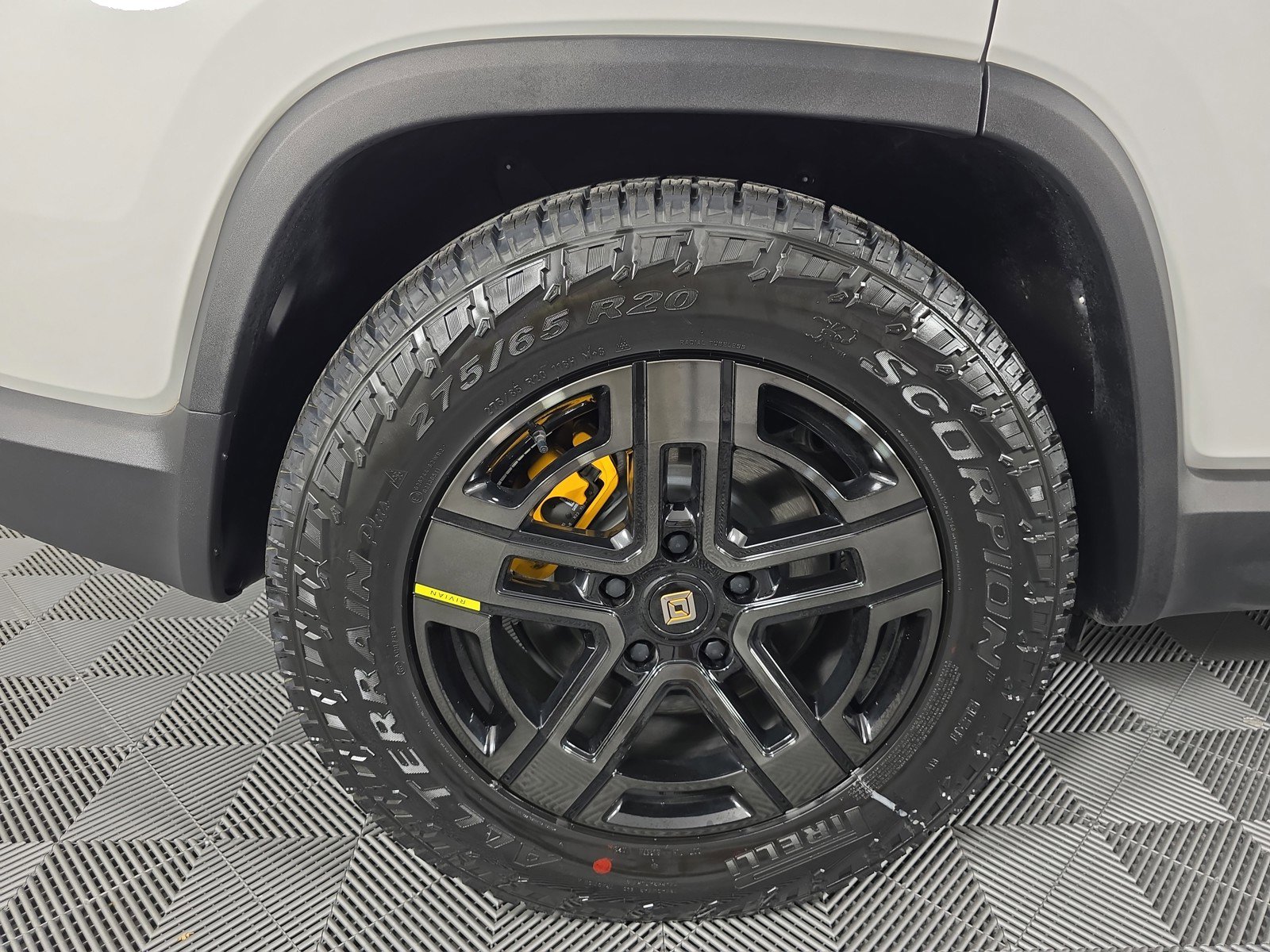 Used 2023 Rivian R1S Adventure AWD/4WD image 12