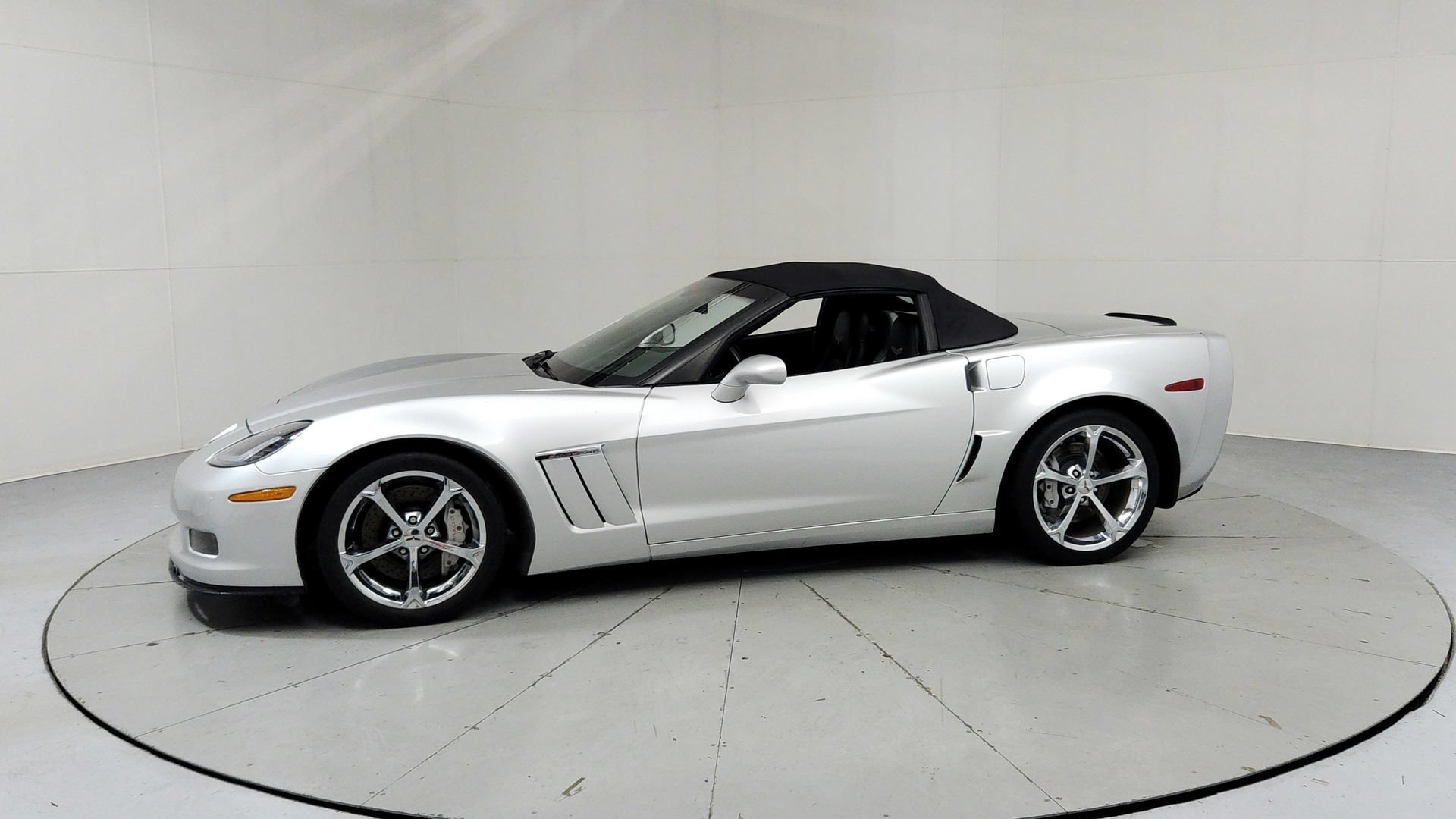 Used 2010 Chevrolet Corvette Grand Sport w/ Preferred Equipment Group RWD image 2