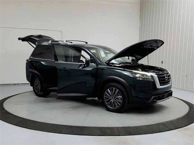 Used 2025 Nissan Pathfinder SL w/ SL Premium Package image 9