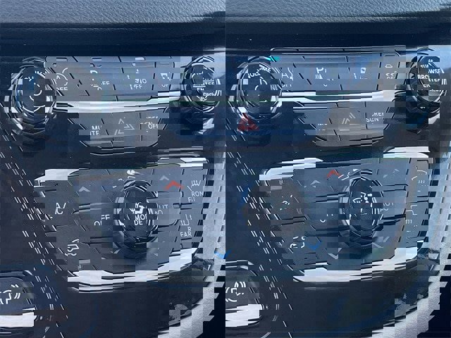 Used 2024 Chrysler Pacifica Touring-L image 18