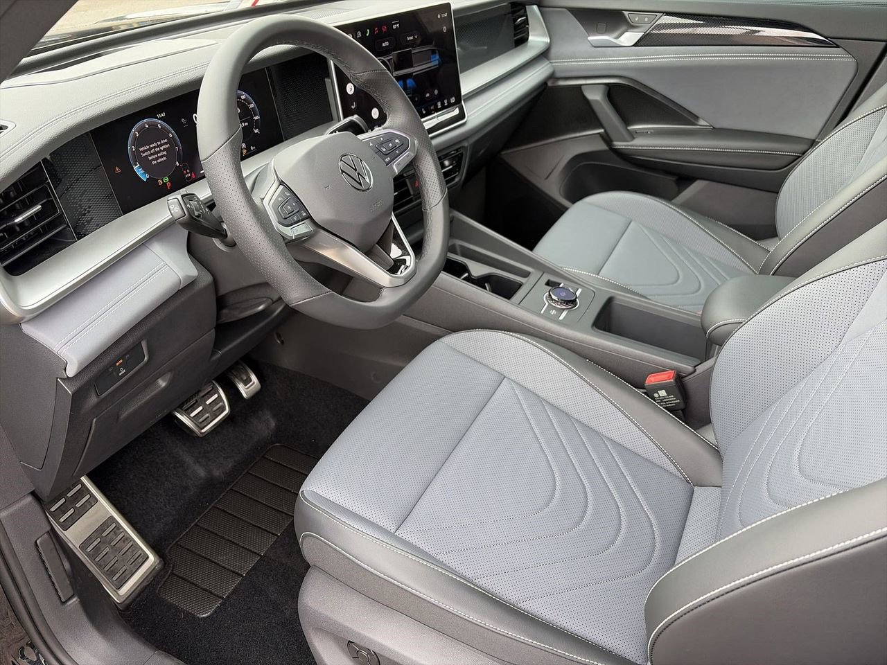 New 2026 Volkswagen Tiguan SE R-Line image 14