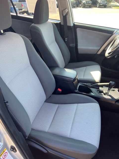 Used 2015 Toyota RAV4 LE image 16