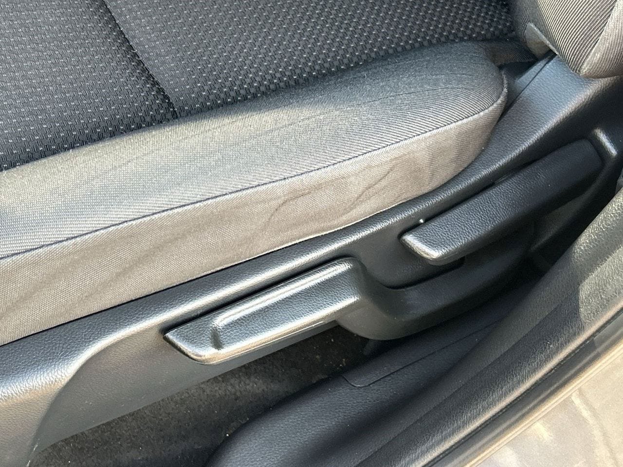 Used 2021 Honda HR-V LX image 17