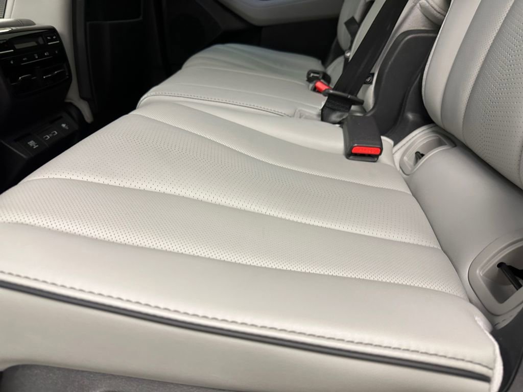 Used 2023 Acura MDX SH-AWD w/ Advance Package image 19