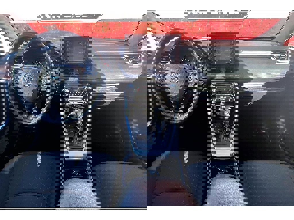 Used 2021 Toyota RAV4 XLE w/ Convenience Package image 16