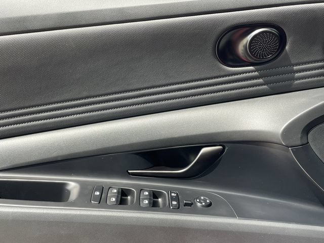 Used 2025 Hyundai Elantra Sport FWD image 22