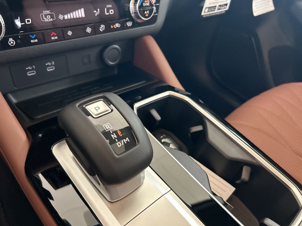 New 2025 Mitsubishi Outlander SEL image 8