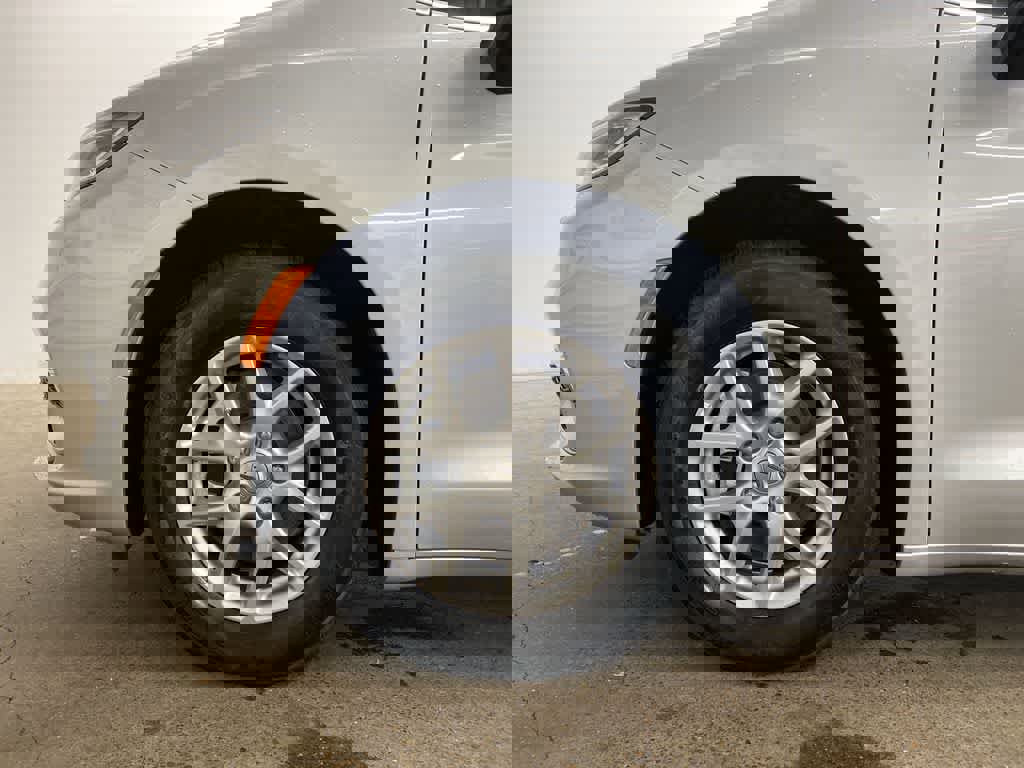 Used 2024 Chrysler Pacifica Touring-L image 11