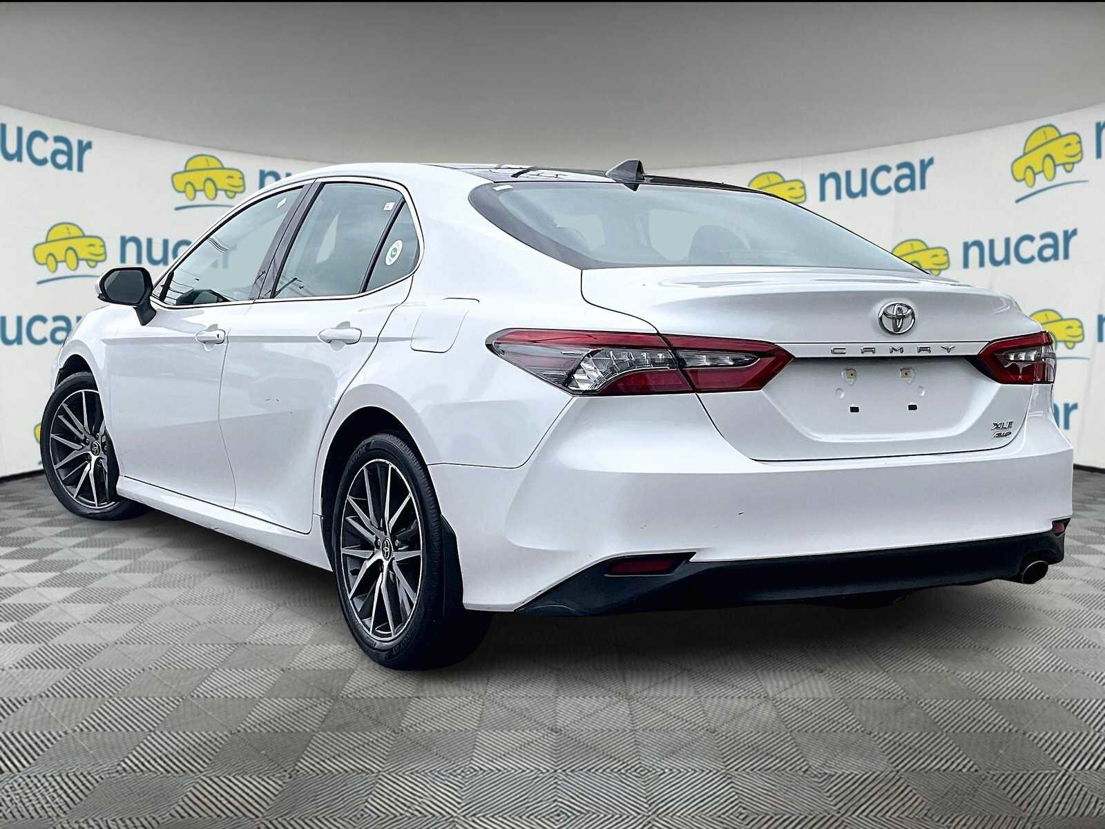 Used 2023 Toyota Camry XLE image 4