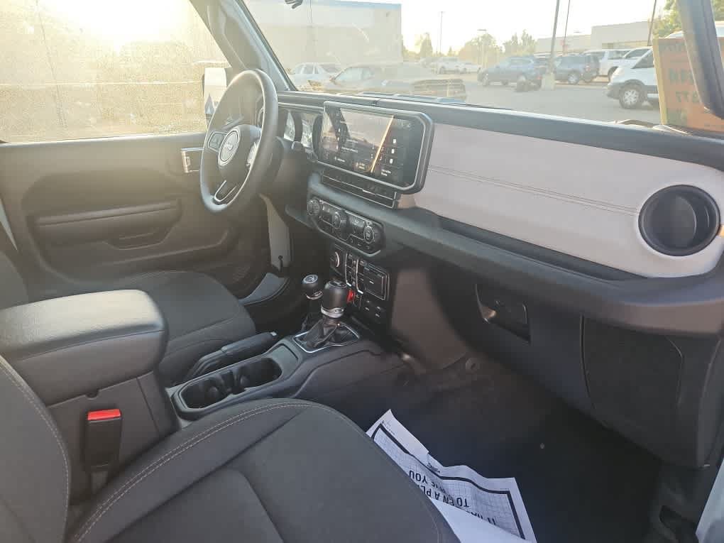 Used 2024 Jeep Wrangler Unlimited AWD/4WD image 13