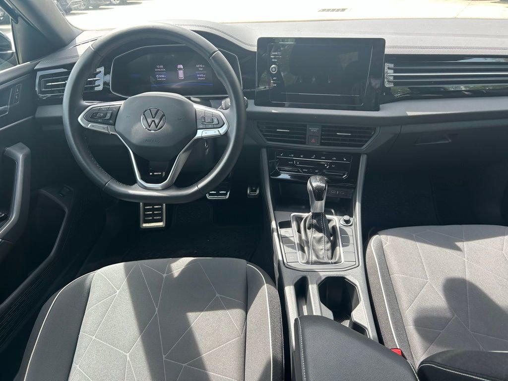 Used 2025 Volkswagen Jetta Sport image 9