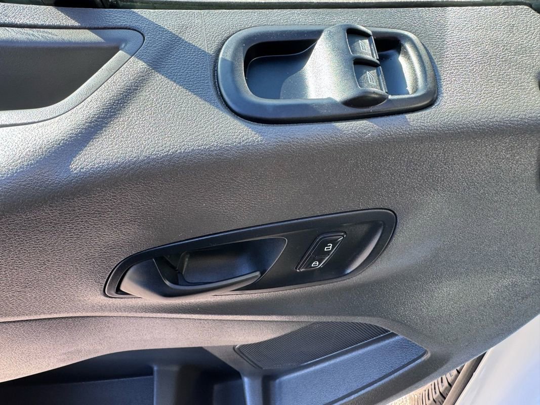 Used 2020 Ford Transit 350 XLT image 9