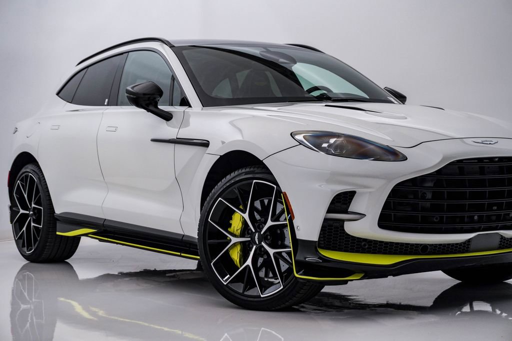 Used 2025 Aston Martin DBX 707 image 2