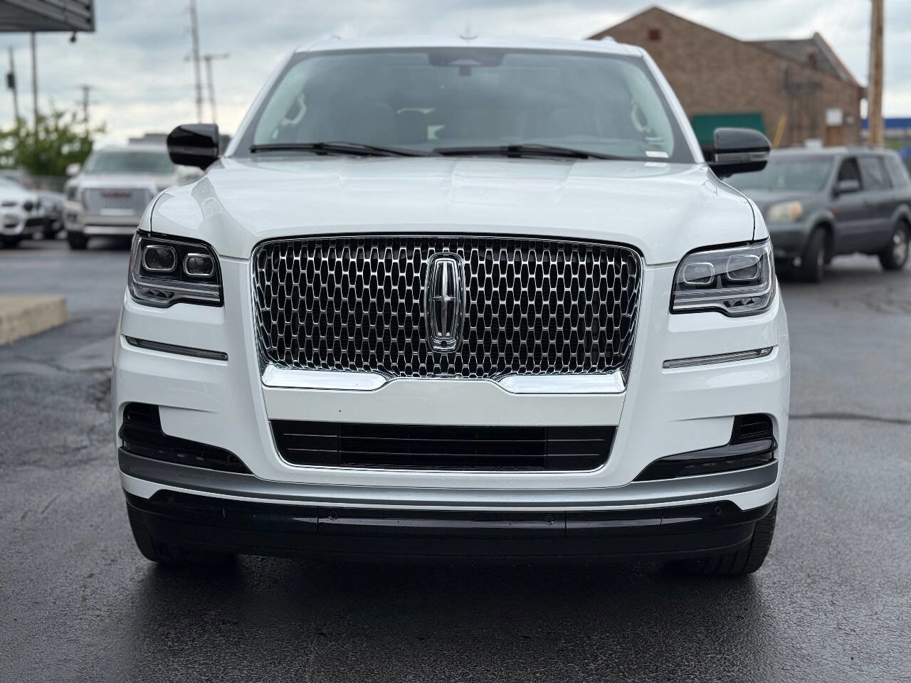Used 2022 Lincoln Navigator Reserve image 2