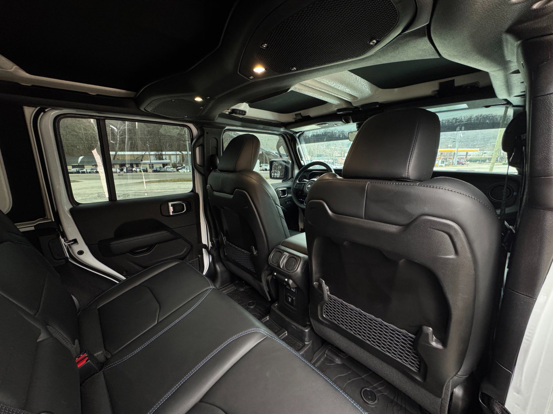 Used 2025 Jeep Wrangler Unlimited Rubicon 4xe image 27