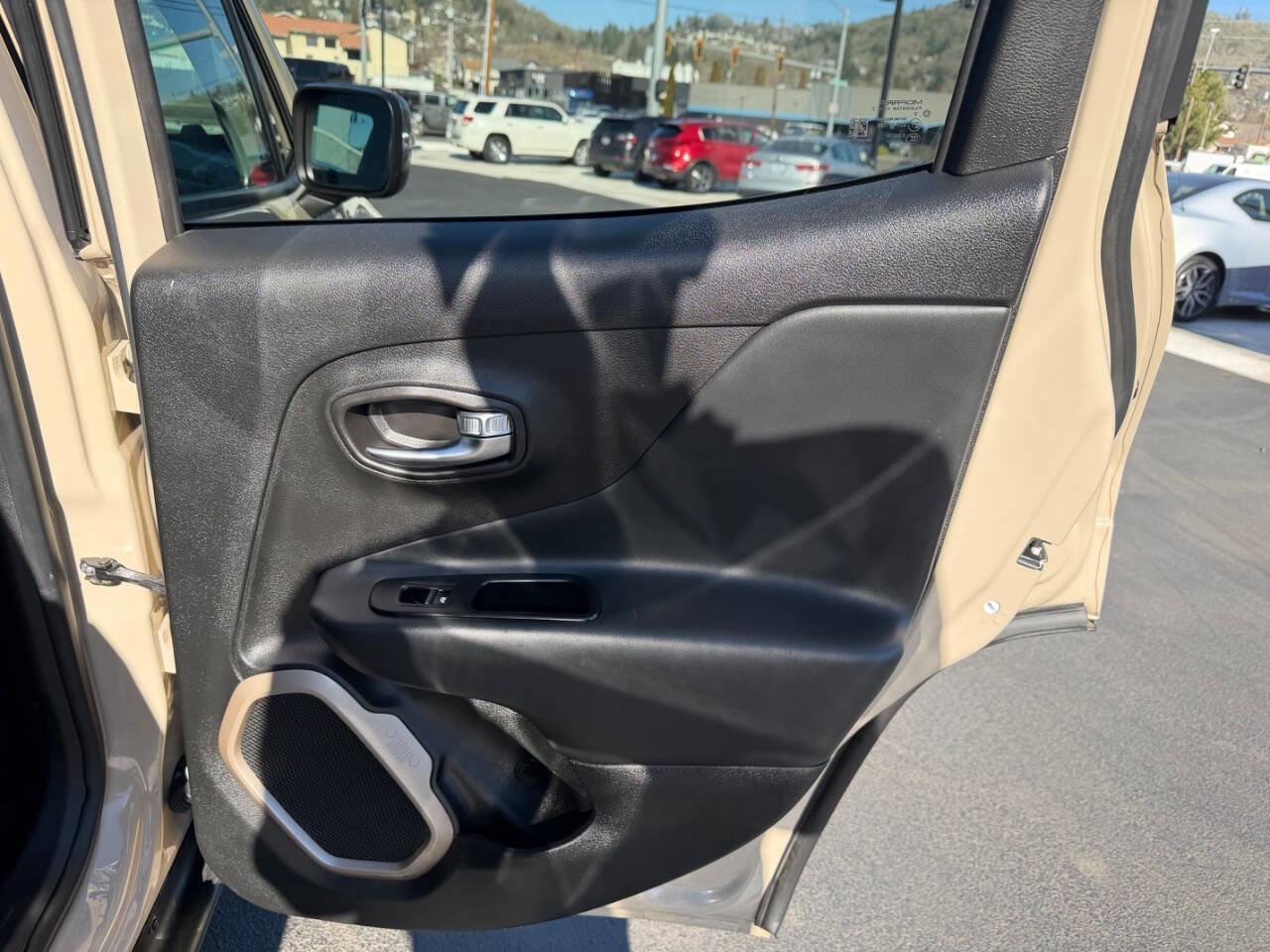 Used 2017 Jeep Renegade Trailhawk image 25