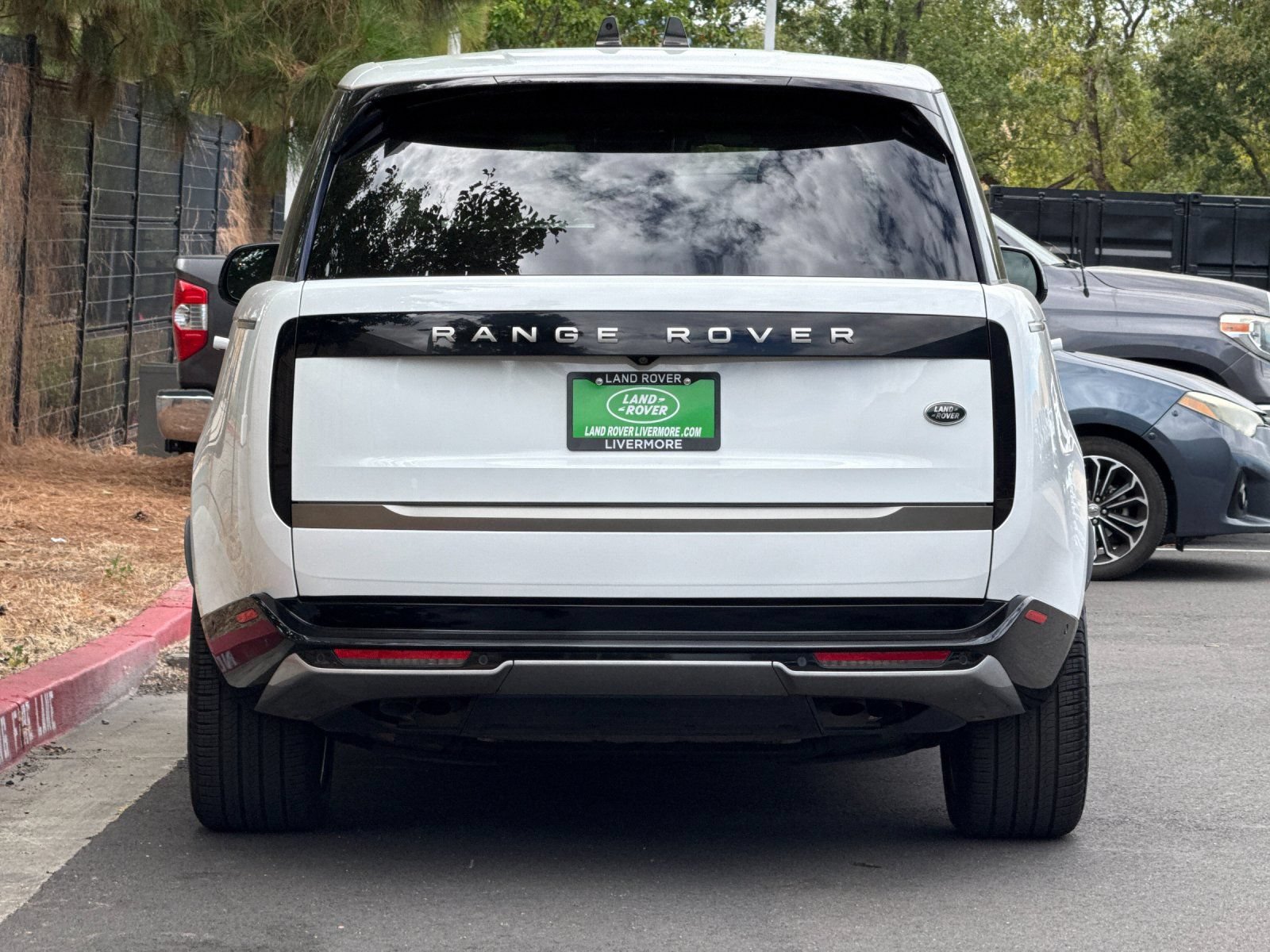 Used 2023 Land Rover Range Rover SE AWD/4WD image 5