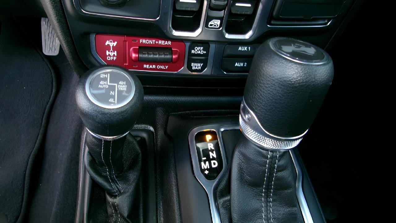 Used 2025 Jeep Wrangler Unlimited Rubicon 4xe w/ Safety Group AWD/4WD image 15