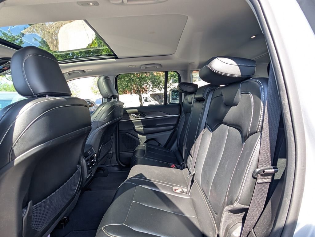 Certified 2024 Jeep Grand Cherokee Limited AWD/4WD image 13