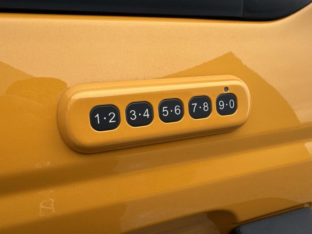 Used 2022 Ford Bronco Black Diamond w/ Sasquatch Package AWD/4WD image 12