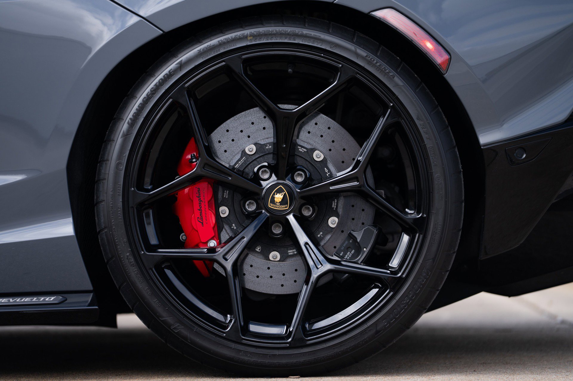 Used 2024 Lamborghini Revuelto image 33