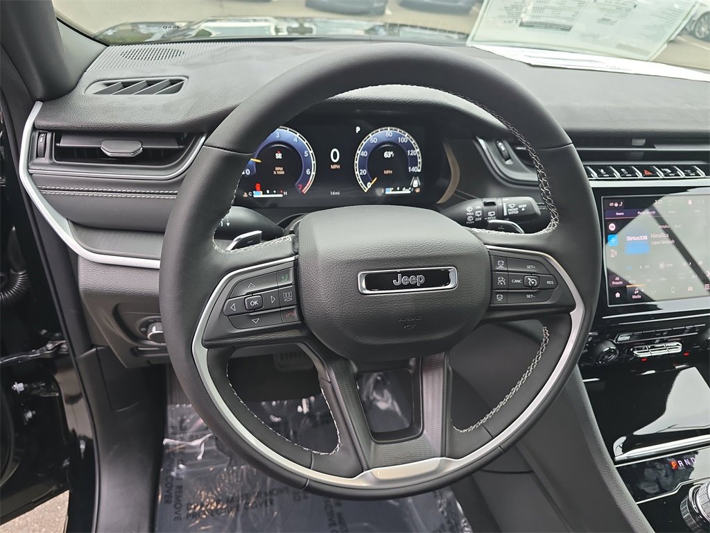 New 2025 Jeep Grand Cherokee Laredo w/ Luxury Tech Group I image 16