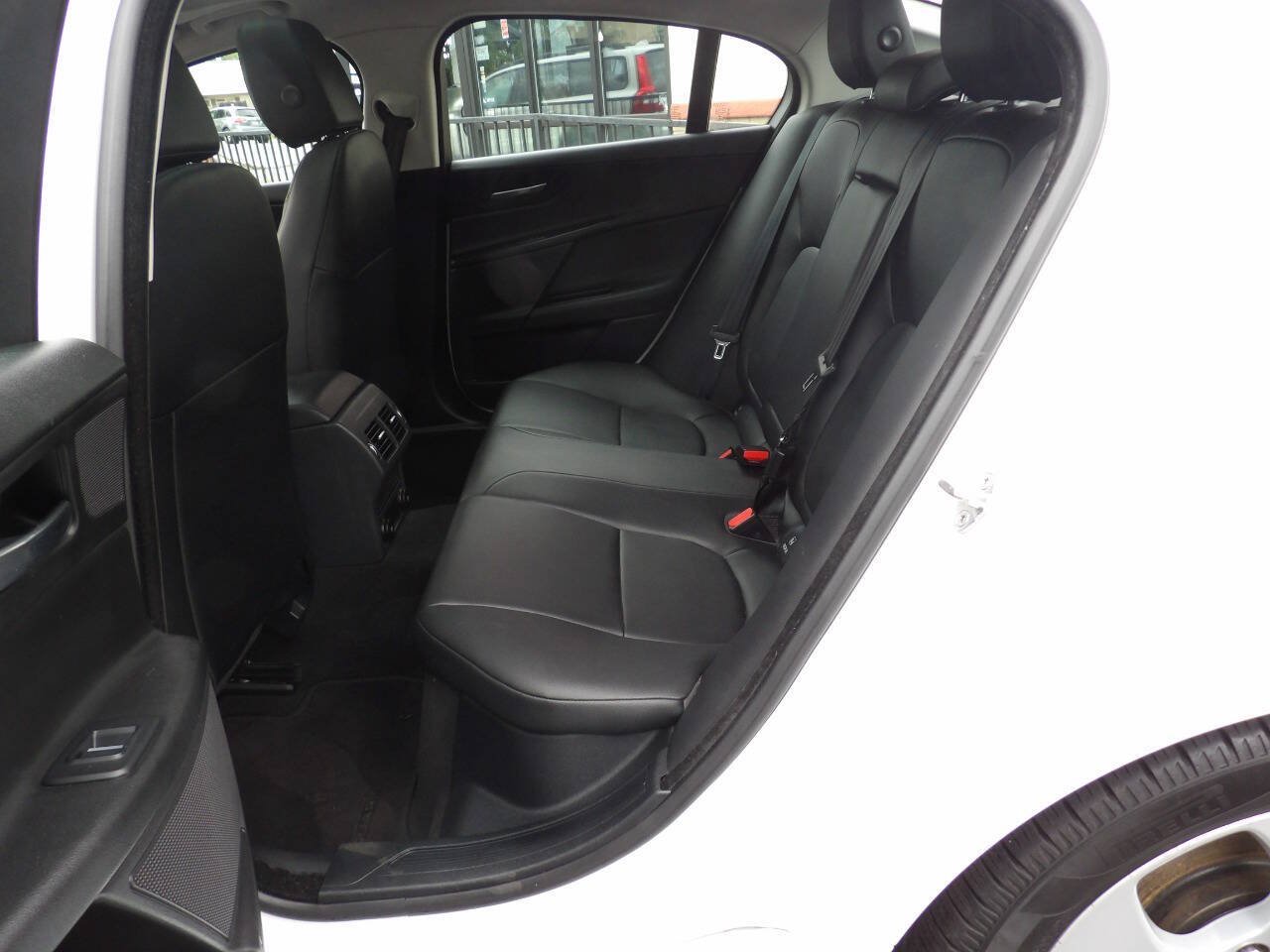 Used 2018 Jaguar XE RWD image 9