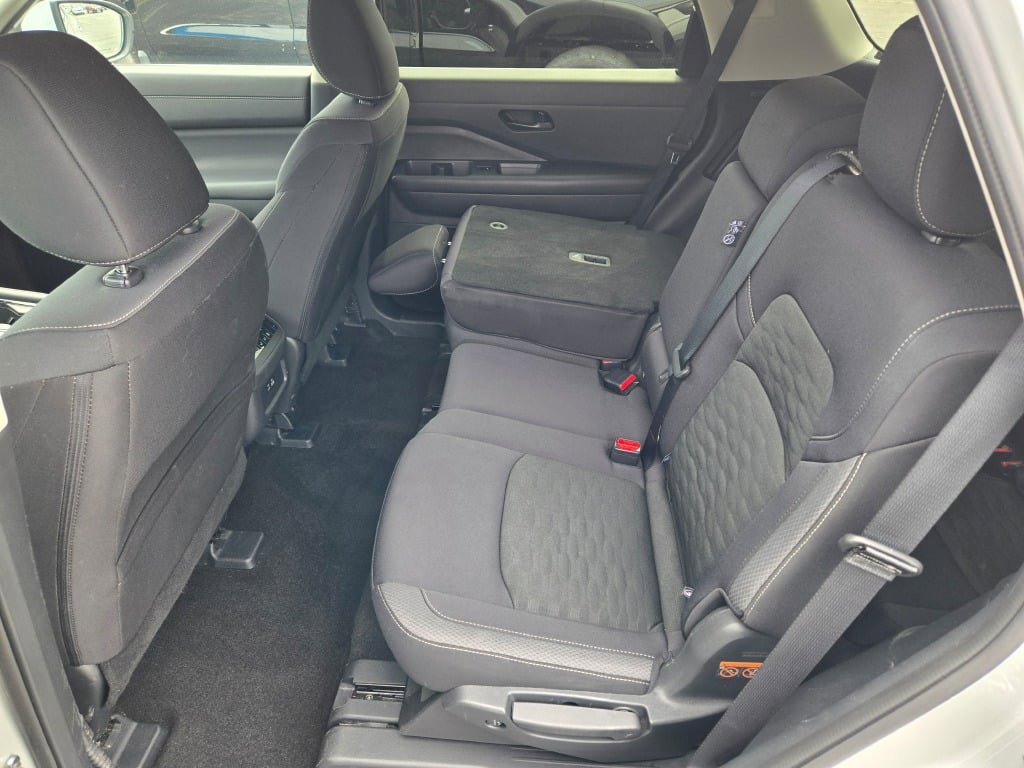 Used 2025 Nissan Pathfinder SV image 19